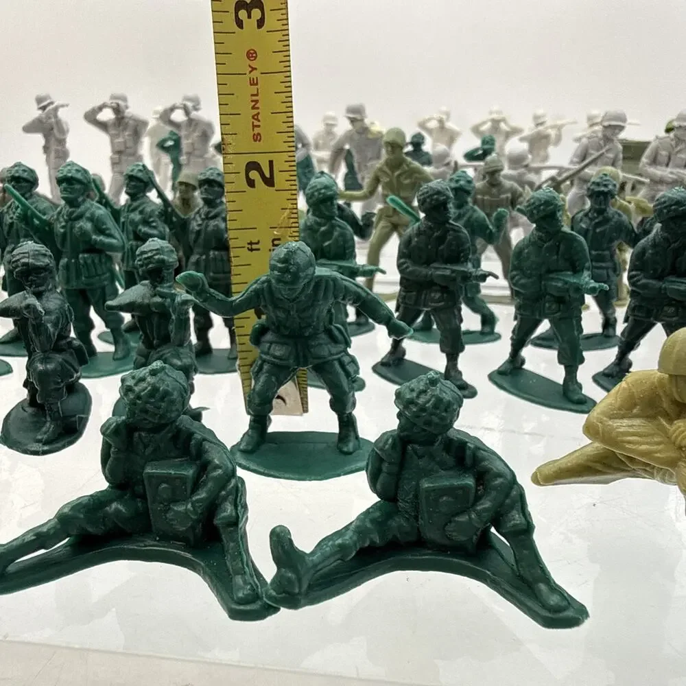 Lot of 120 Vintage WW2 Army Men Green Gray White Plastic Soldiers Figures